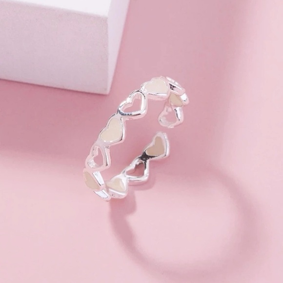 🍁 5/$20 NWT Glow in the Dark Heart Ring - Picture 3 of 4